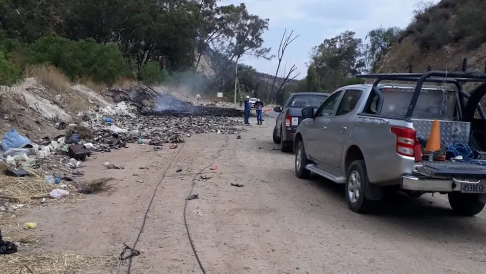 Cables de fibra &oacute;ptica destruidos en la carretera Cochabamba-Oruro. (Comteco)