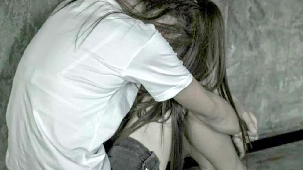 Fotografía ilustrativa de una adolescente víctima de violencia. PIXABAY