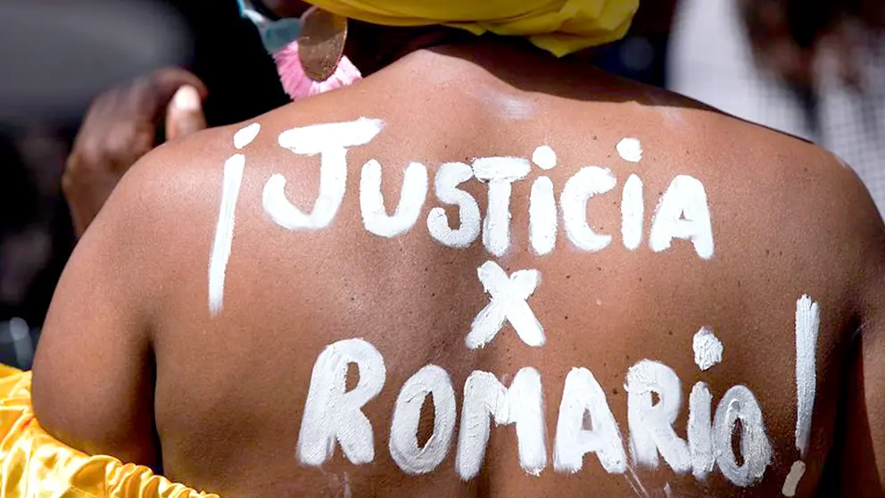 Mery Cortez durante su marcha en Santiago para pedir justicia por su hijo. EFE