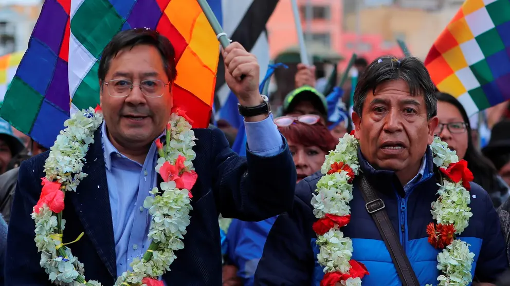 Los candidatos Luis Arce (i), como presidente y David Choquehuanca (d) como vicepresidente del Movimiento al Socialismo (MAS) de Evo Morales. EFE/Mart&iacute;n Alipaz/Archivo
