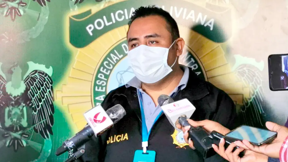 El vocero de la FELCC de Cochabamba, Alexander Vargas, durante una conferencia de prensa. Mariela Cossío 