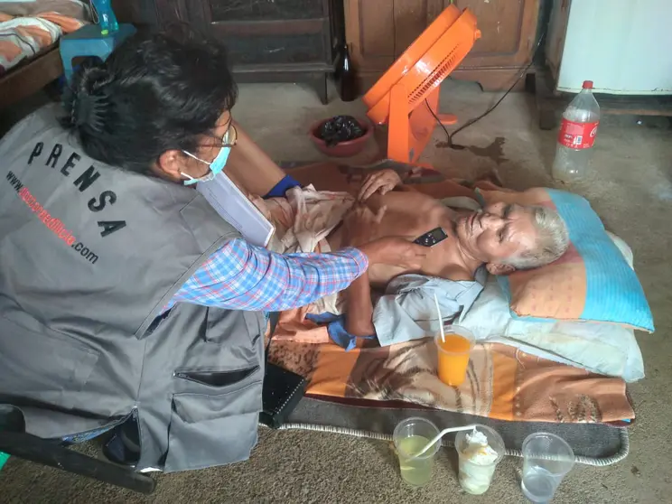 Una persona adulta mayor se recupera de la enfermedad en Shinahota. Consuelo Monta&ntilde;o