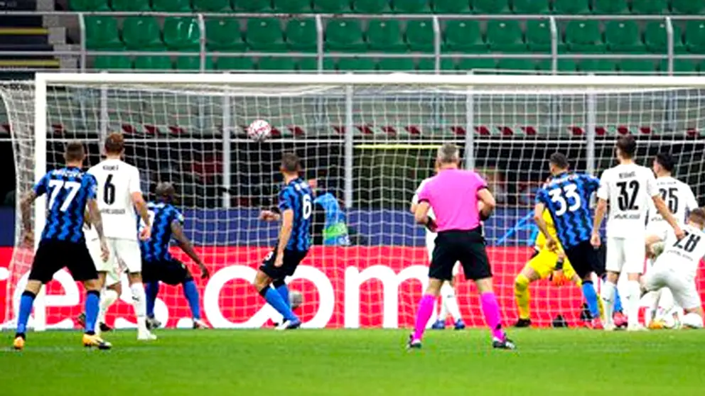 2-2. Lukaku sostiene al Inter. EFE