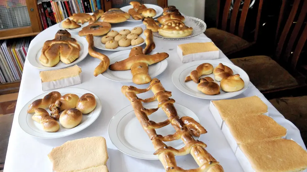 Masitas básicas para el armado de una mesa para los difuntos.        	            	       Noé Portugal