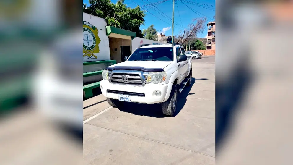 La camioneta que usaban los delincuentes para seguir a sus víctimas. FELCC