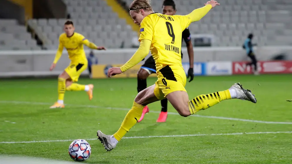 Erling Haaland del Dortmund en acción durante el partido de fútbol entre el Club Brugge y el Borussia Dortmund en Brujas, Bélgica. EFE 