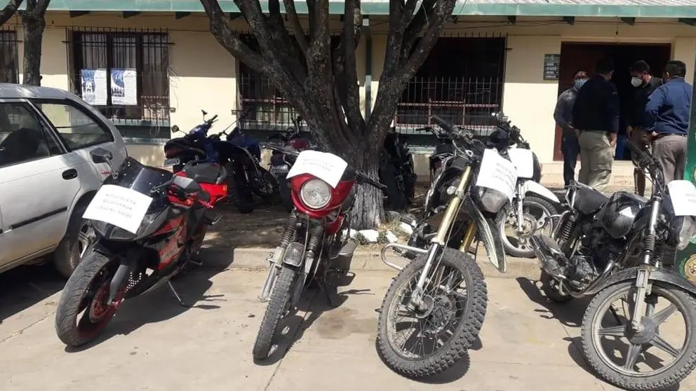 Diprove expone las motocicletas recuperadas. Radio Centro