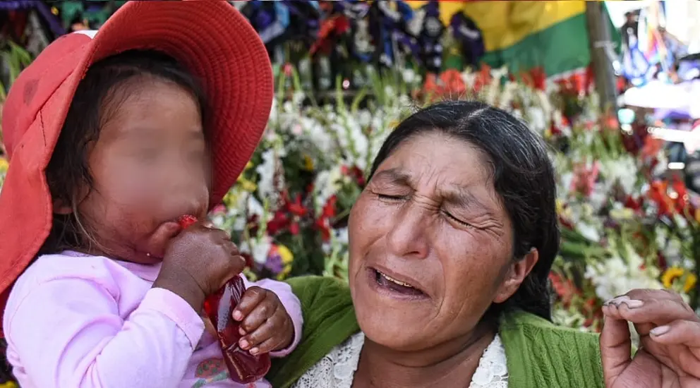 Una mujer recuerda a un familiar ca&iacute;do durante los conflictos de 2019, en Sacaba. Dico Sol&iacute;s