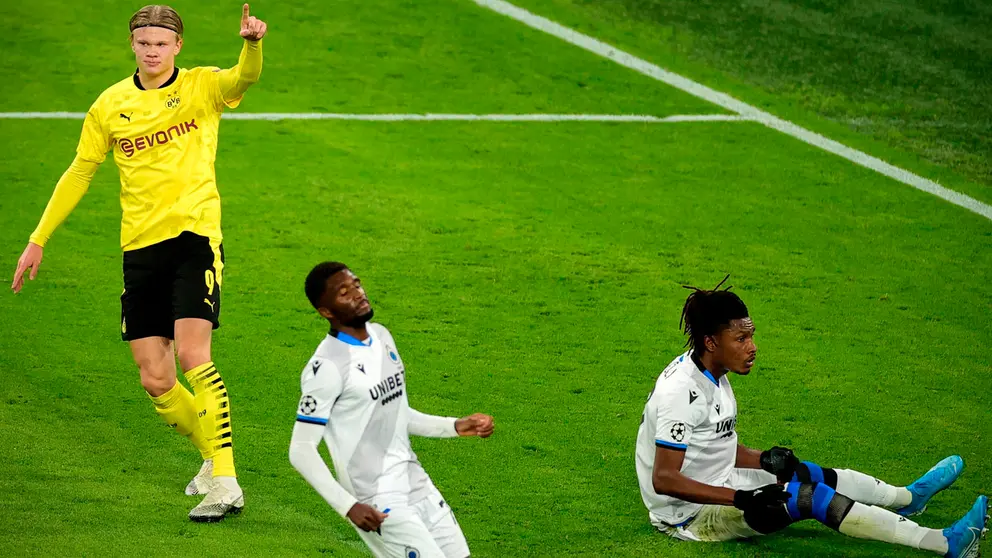 Erling Haaland de Dortmund celebra después de anotar la ventaja de 1-0 durante el partido de fútbol del grupo F de la Liga de Campeones de la UEFA entre Borussia Dortmund y Club Brugge. EFE