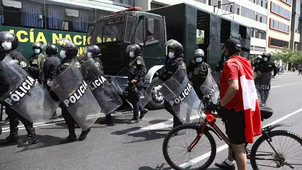 Renuncias en la Policía de Perú en rechazo a pesquisas por violencia. EFE
