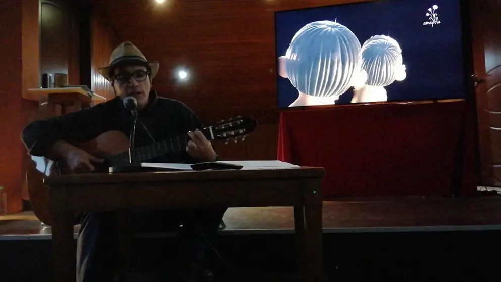 &Oacute;scar Jord&aacute;n durante la presentaci&oacute;n de su obra, en La Paz. Cortes&iacute;a
