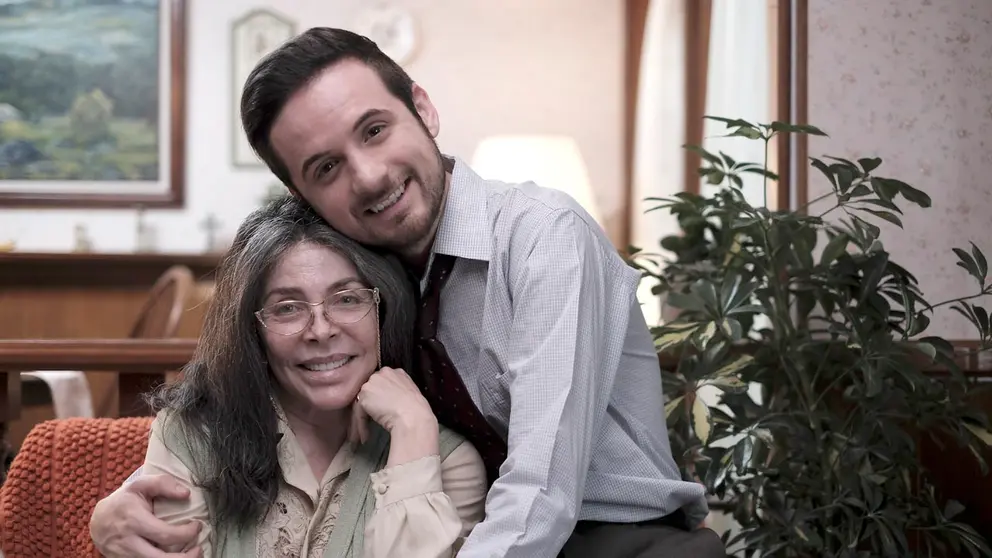 La actriz Verónica Castro junto al actor Jesús Zavala. EFE
