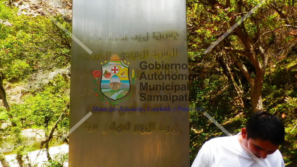 Imagen de la estructura met&aacute;lica similar a un monolito en Samaipata. Gobierno Aut&oacute;nomo Municipal de Samaipata