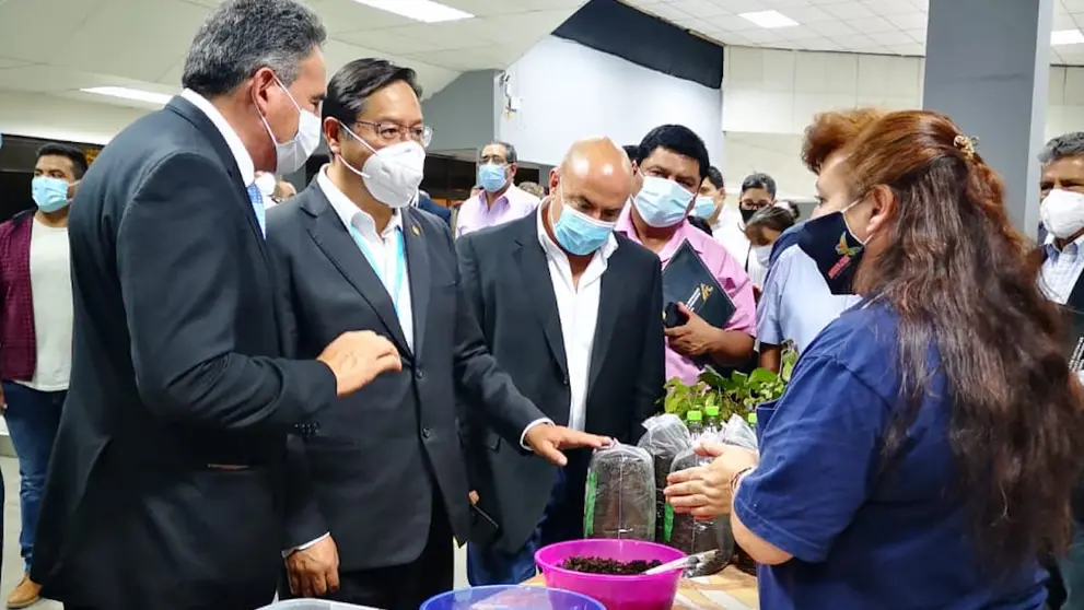 El presidente Luis Arce junto a empresarios privados en Cochabamba. FEPC