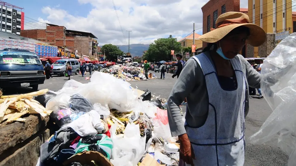 La basura en las calles de Cochabamba tras el cierre del botadero de K'ara K'ara. No&eacute; Portugal