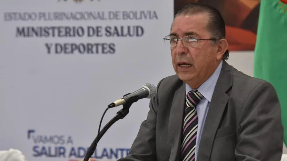 El exministro de Salud, Edgar Pozo, durante una conferencia del prensa. ABI