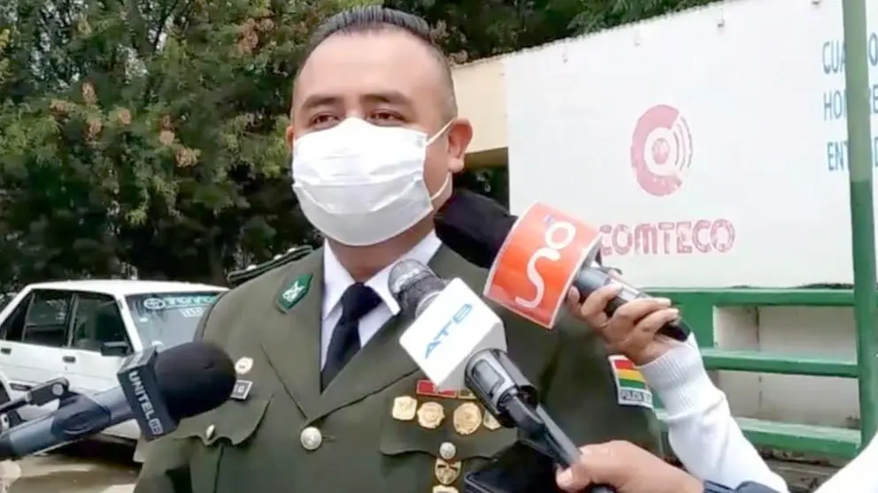 El vocero de la Fuerza Especial de Lucha Contra el Crimen (FELCC) de Cochabamba, Alexander Vargas, durante la conferencia de prensa. RKC 