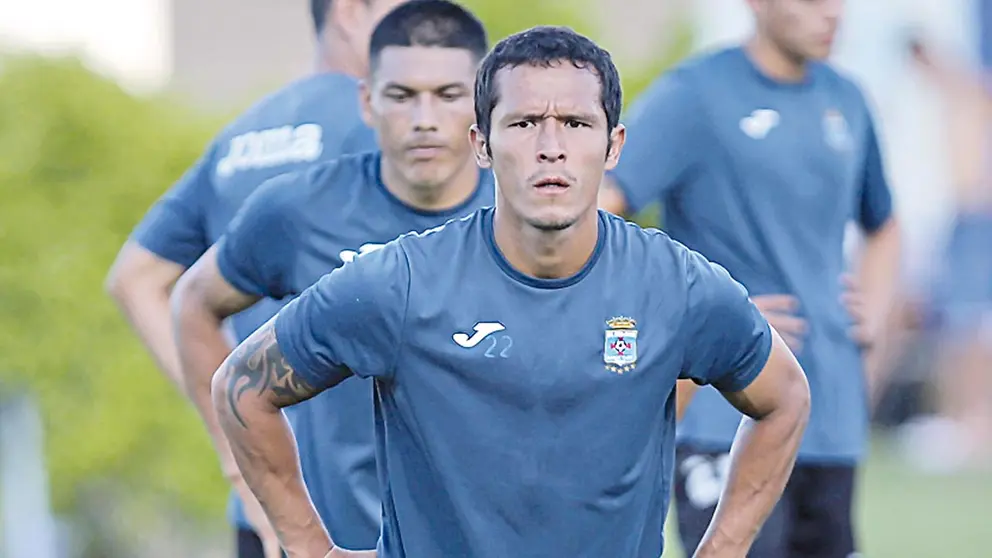 Roly Sejas con el indumentario del Blooming. ARCHIVO