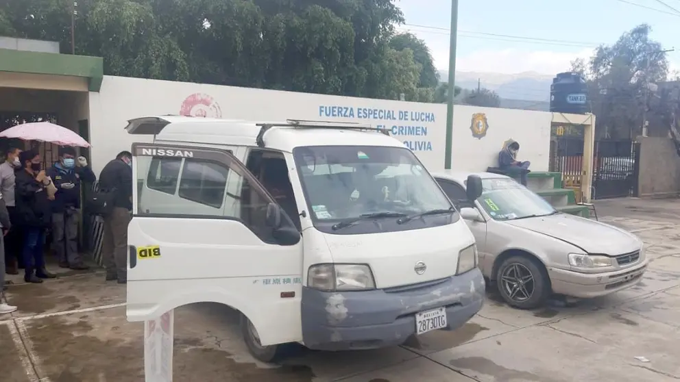 Los vehículos con los que operaban los delincuentes. FELCC