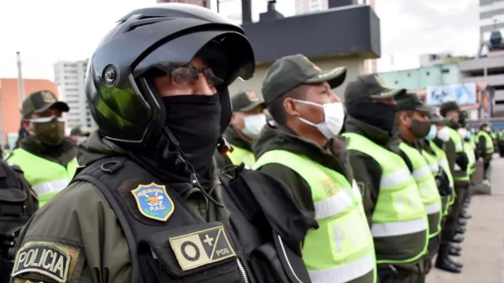 Efectivos policiales antes de un operativo en La Paz. MINISTERIO DE GOBIERNO
