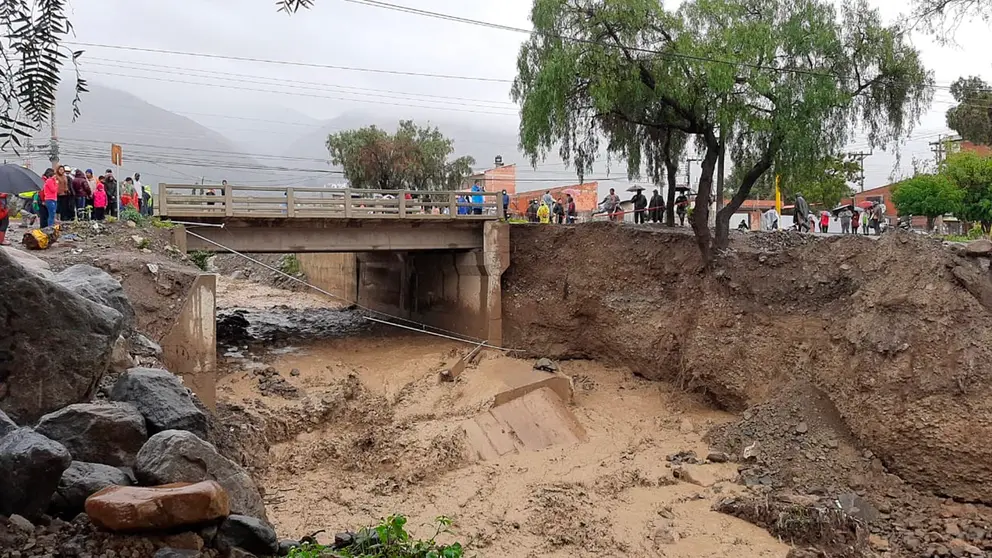 El r&iacute;o Taqui&ntilde;a a la altura de la avenida Ecol&oacute;gica el pasado domingo. FOTO: OPINI&Oacute;N