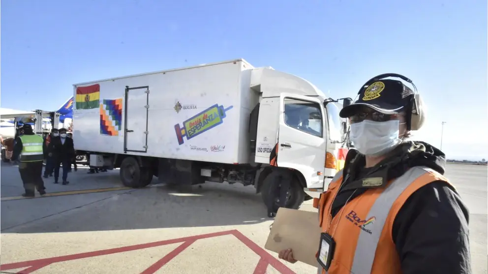 Los contenedores donde son resguardados las vacunas. APG
