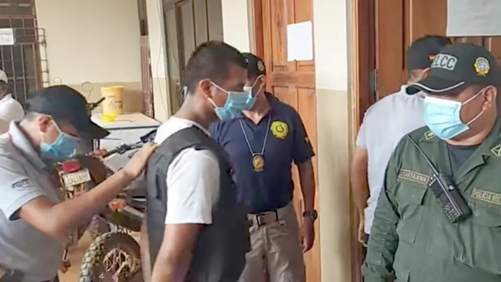 Policía traslada a uno de los implicados en el crimen. NOTICIAS RIBERALTA
