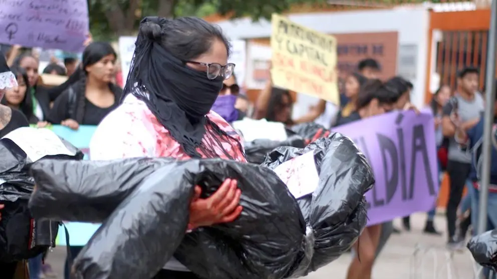 Fotografía ilustrativa de una marcha contra la violencia y feminicidios en Cochabamba, en marzo de 2020. Alejandro Orellana