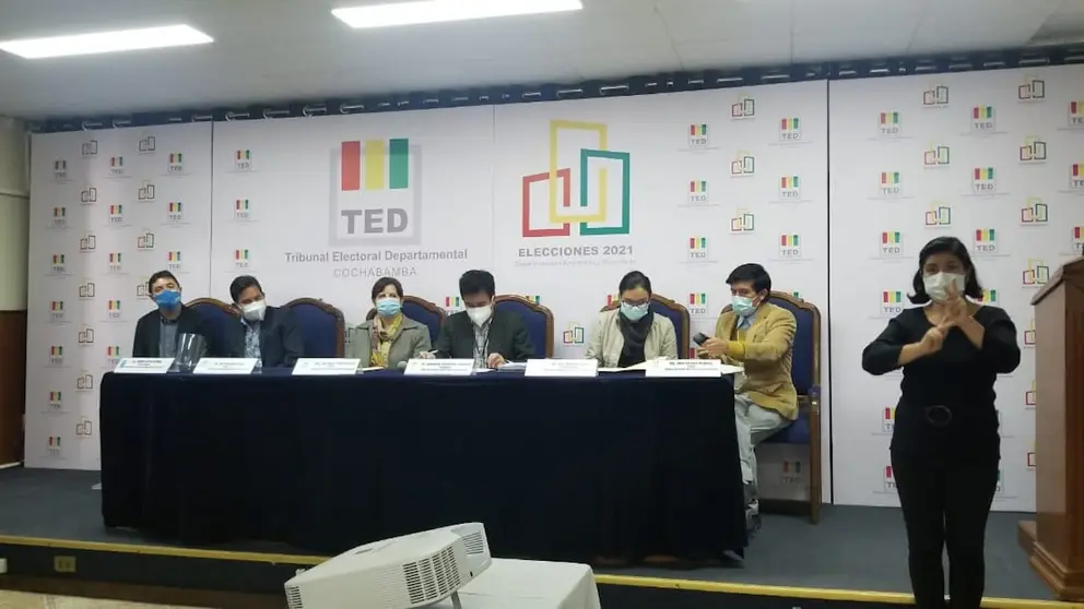 Vocales del TED, durante el sorteo de jurados. (Claudio Rojas).