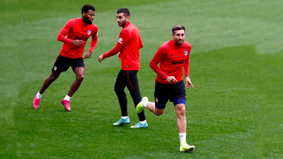 Thomas Lemar y Herrera junto a Correa. EFE