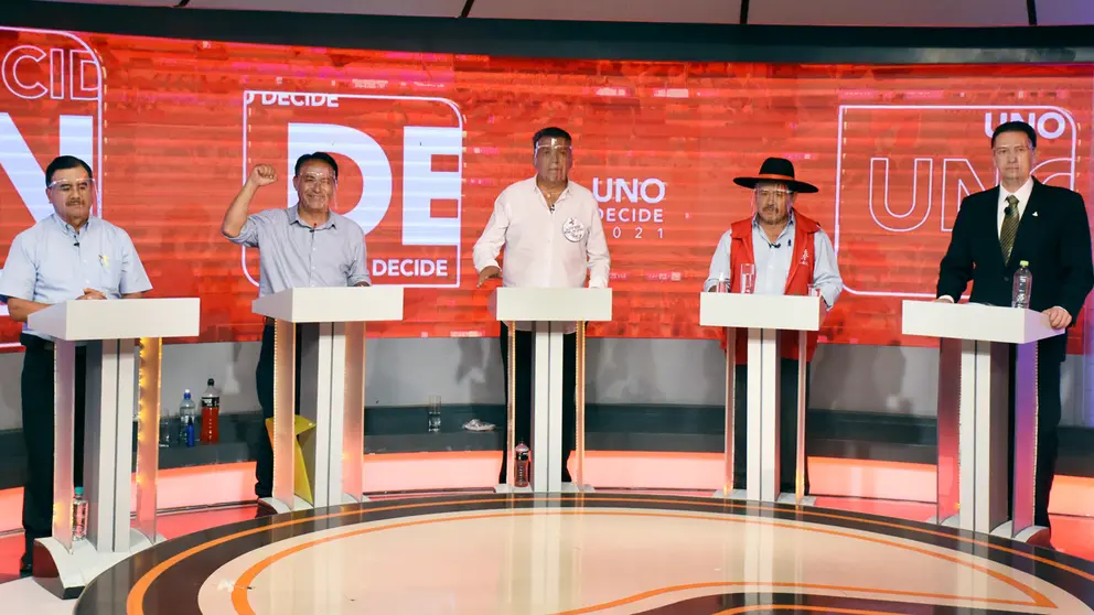 Los candidatos en el programa Uno Decide, el domingo. DICO SOLÍS
