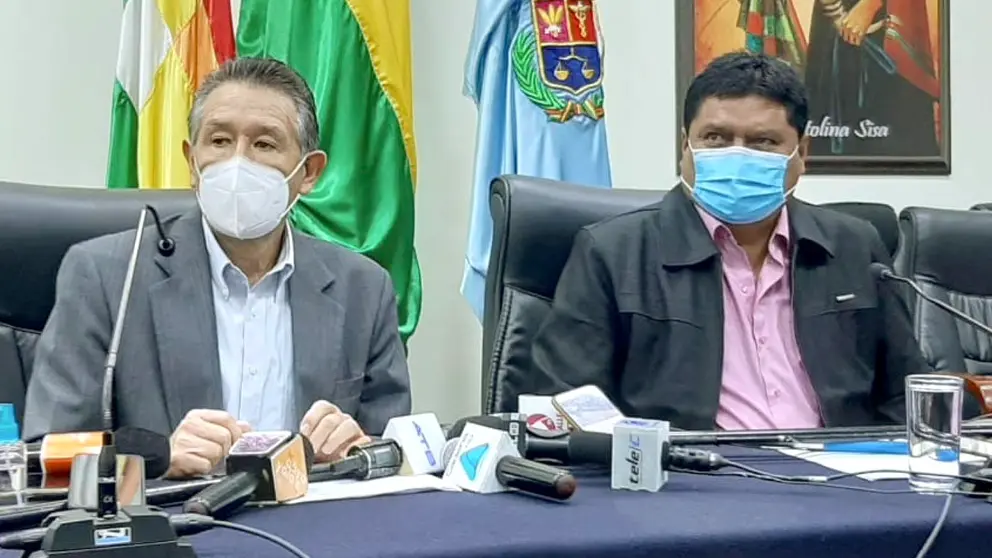 El gerente general de la Cámara Agropecuaria y el Presidente de la Asamblea, este lunes. ALD