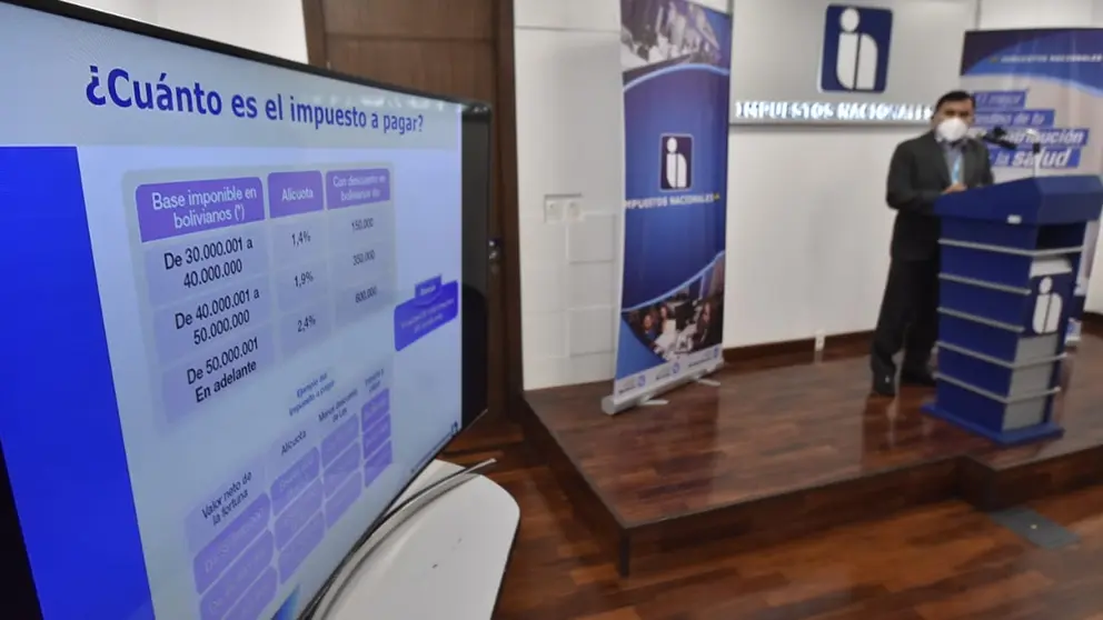 El director de Impuestos Nacionales, Mario Caz&oacute;n, explica la normativa./ APG