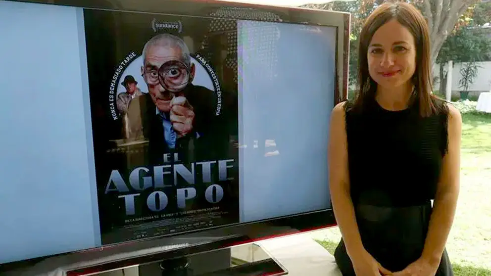 La directora chilena Maite Alberdi posa hoy durante la presentaci&oacute;n de su documental "El agente topo", en Santiago (Chile). EFE