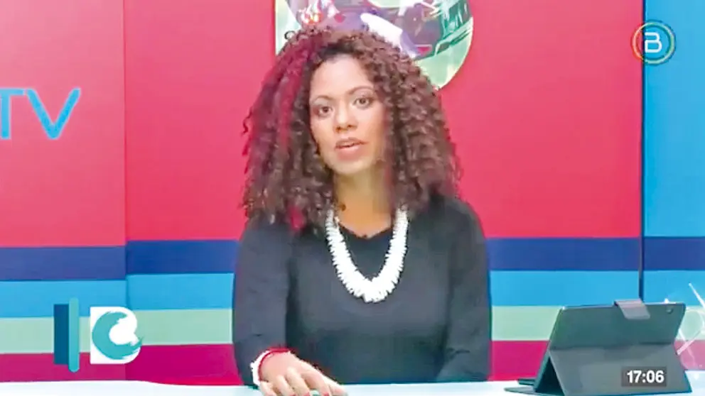 La periodista Sarai Ramos en el programa Culturas BTV. CAPTURA