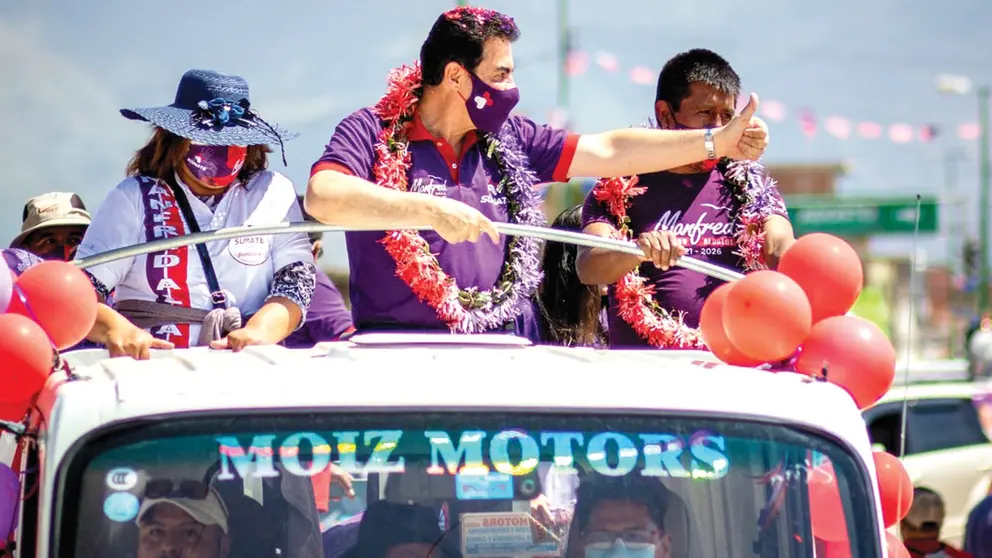 Manfred Reyes Villa durante una caravana de Súmate. SÚMATE