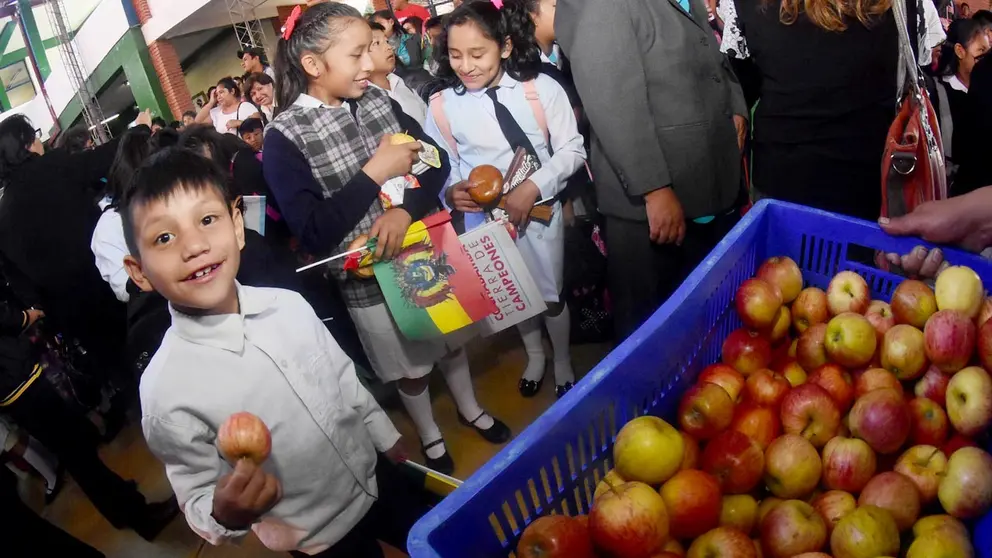 Desayuno escolar que se entregó antes de la pandemia en Cochabamba. DICO SOLÍS