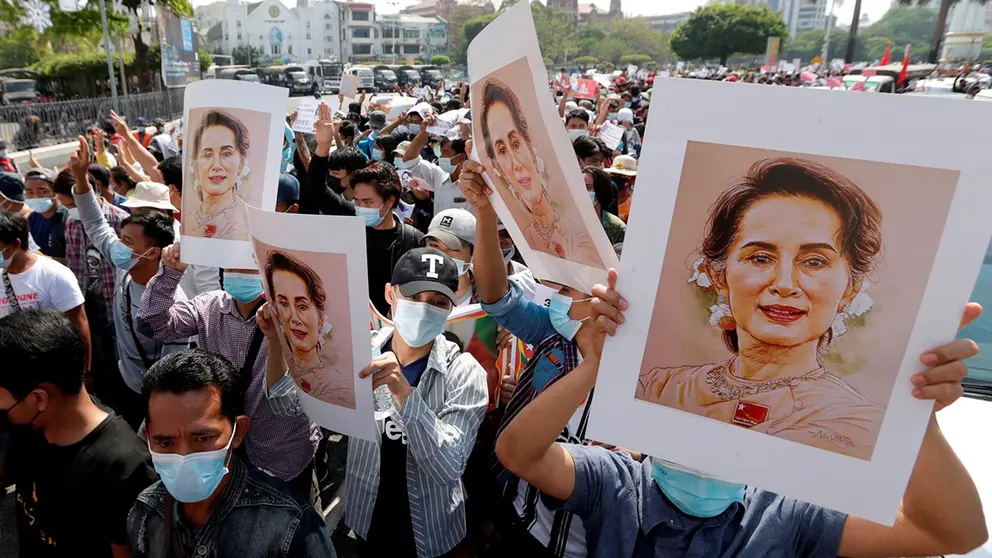 Cientos de miles de personas salieron este lunes a las calles de todo Birmania (Myanmar) en la mayor jornada de protestas contra la junta militar desde el golpe de Estado. EFE