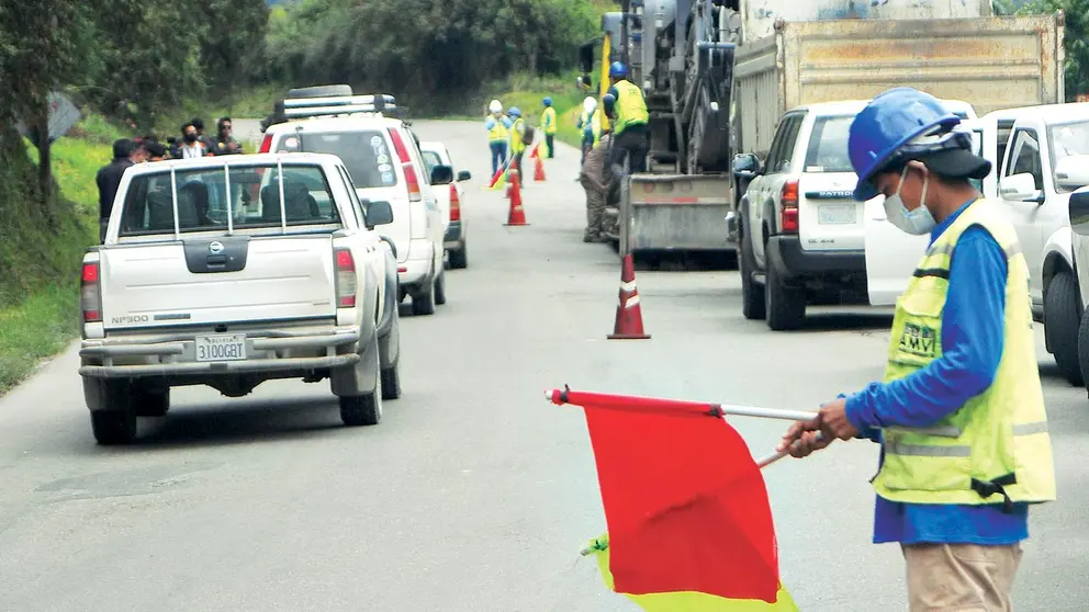 Desvío de tráfico vehicular en la zona de El Sillar, debido a trabajos de la ABC. ARCHIVO