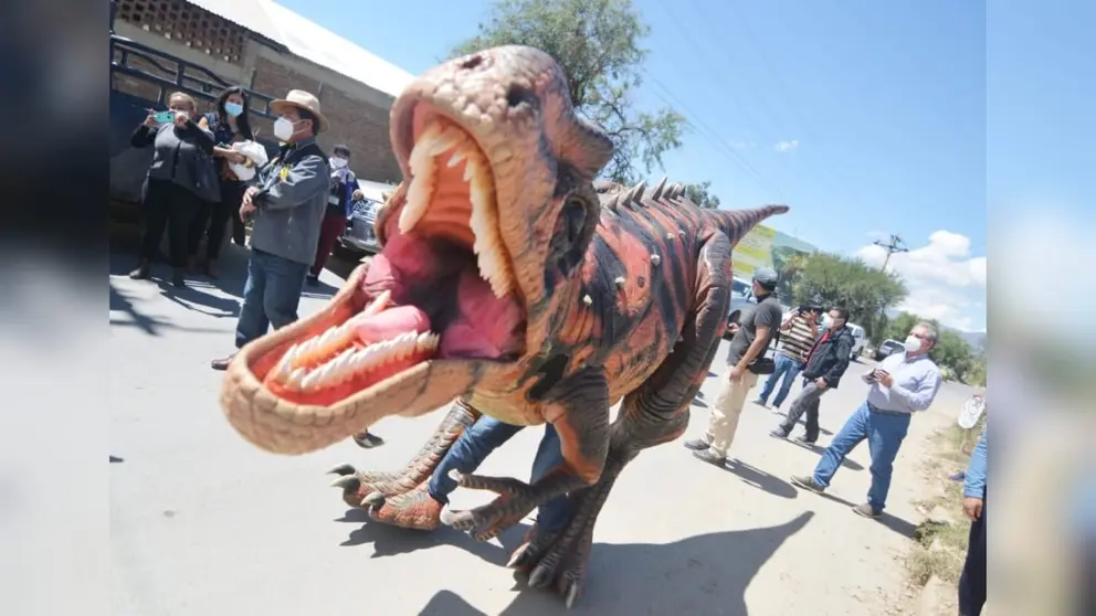 Autoridades impulsan la consilidaci&oacute;n de la "La ruta de los dinosaurios". GADC