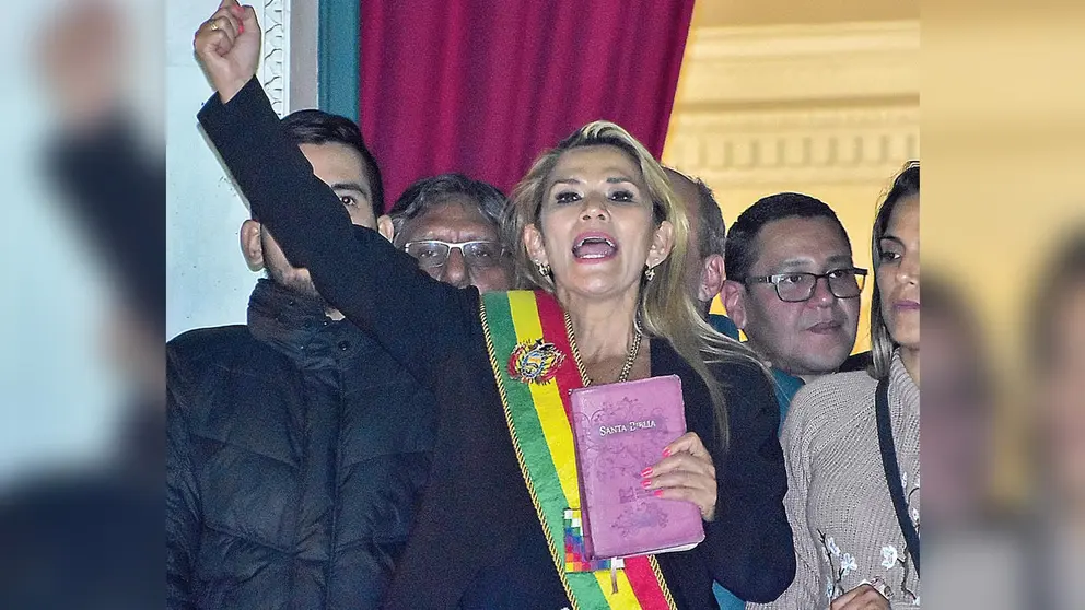 La expresidenta Jeanine Áñez en su discurso tras su posesión.     APG