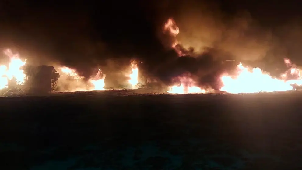 Los vehículos incinerados en Pisiga. MINISTERIO DE DEFENSA