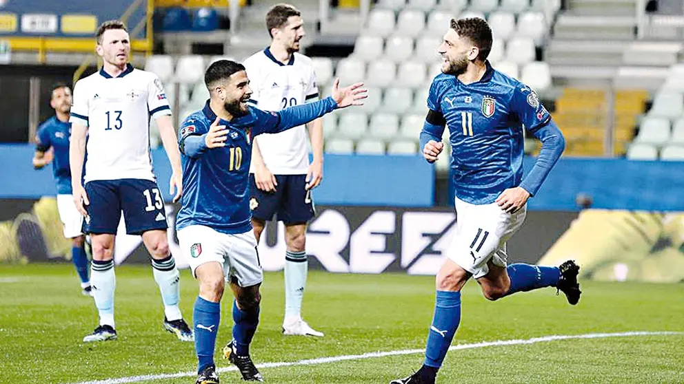 Los jugadores de Italia festejan el triunfo. EFE