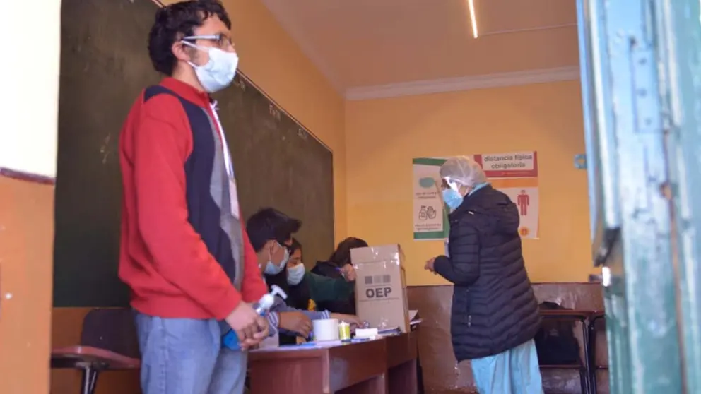 Cierran mesas electorales e inician conteo de votos en cuatro departamentos. ABI