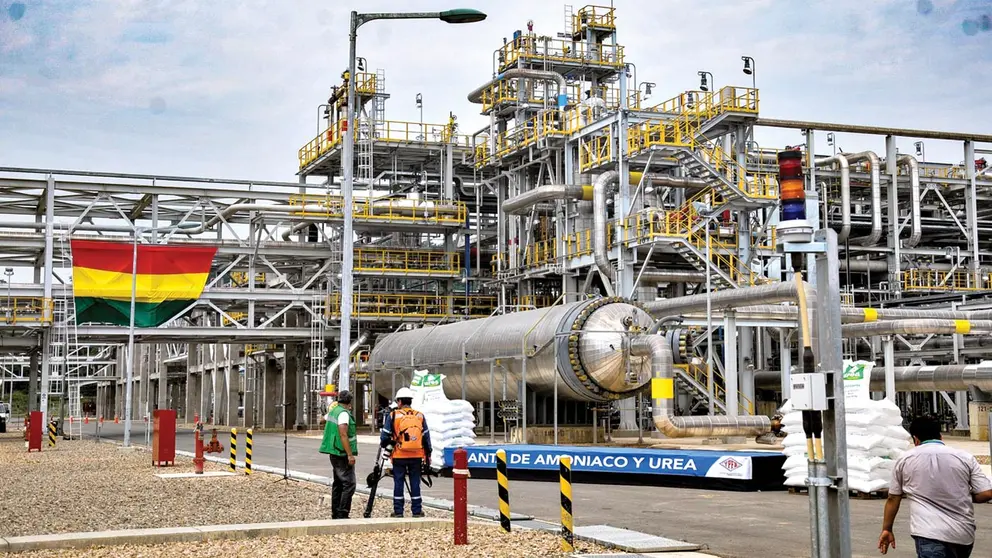 Una inspección en la planta de urea y amoniaco, en Bulo Bulo. NOÉ PORTUGAL