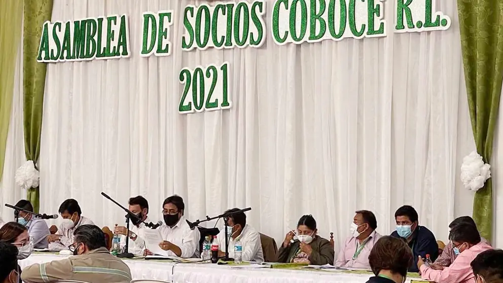 La asamblea de socios de COBOCE R.L., este lunes en Capinota. OPINIÓN