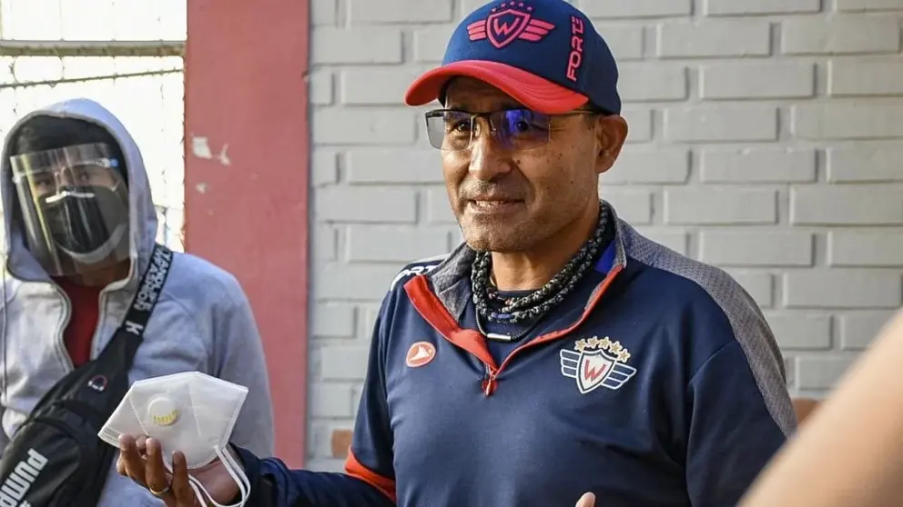 Marco Antonio Sandy, después de su presentación oficial como entrenador interino de Wilstermann. DICO SOLÍS