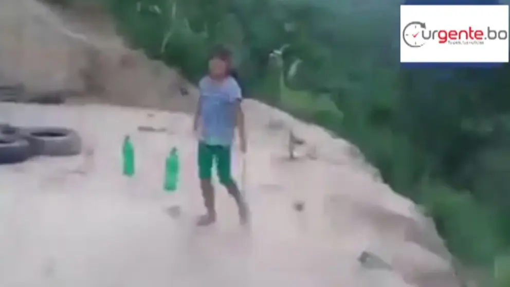 El ni&ntilde;o de 10 a&ntilde;os el momento en que muestra a la ni&ntilde;a en su casa. Urgente.bo