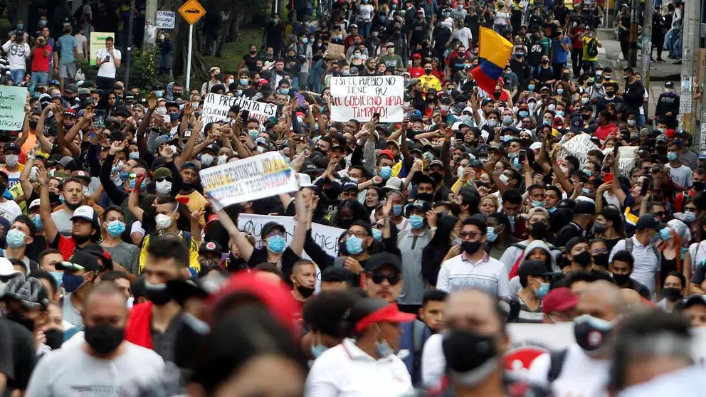 Ciudadanos colombianos protestan en las calles. EFE