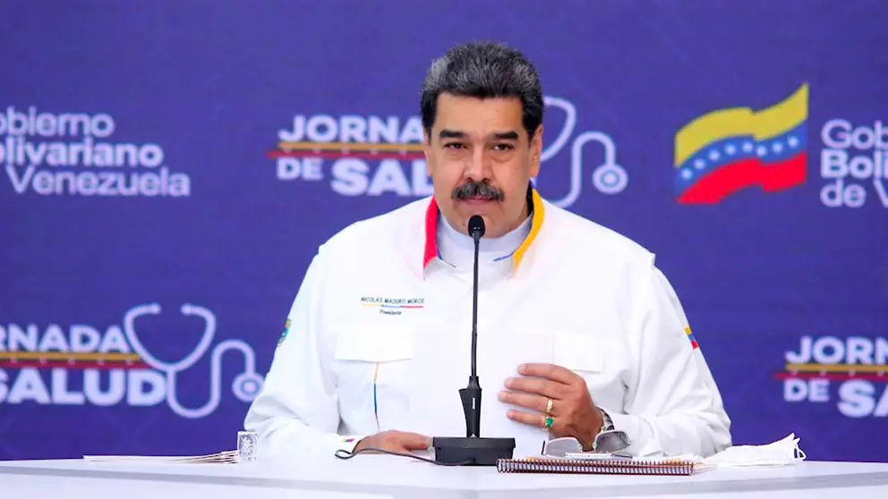 Fotografía cedida por Prensa Miraflores que muestra al presidente de Venezuela, Nicolás Maduro, durante una jornada de Salud hoy, en Caracas. EFE